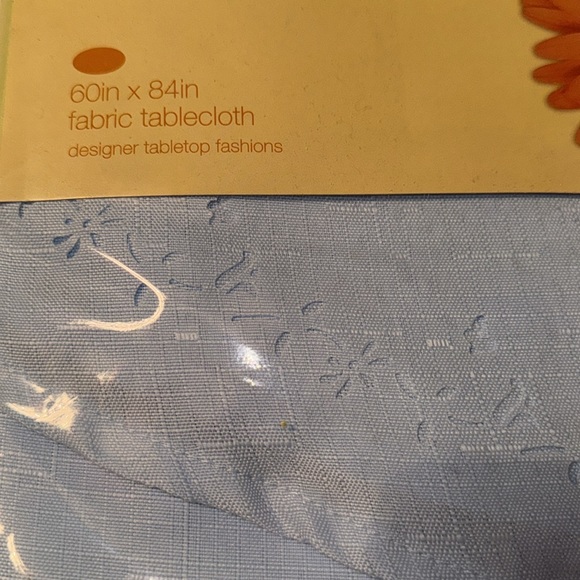 NWT Spring Blue Oval 60โ x 84โ Fabric Cutwork Pattern Table Cloth - Picture 2 of 5